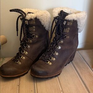 Sorel Women's Dark Brown Lace-Up Boots with Shearling